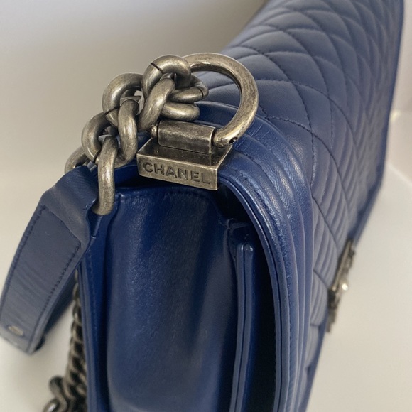 Chanel Boy Bag - Picture 5 of 16